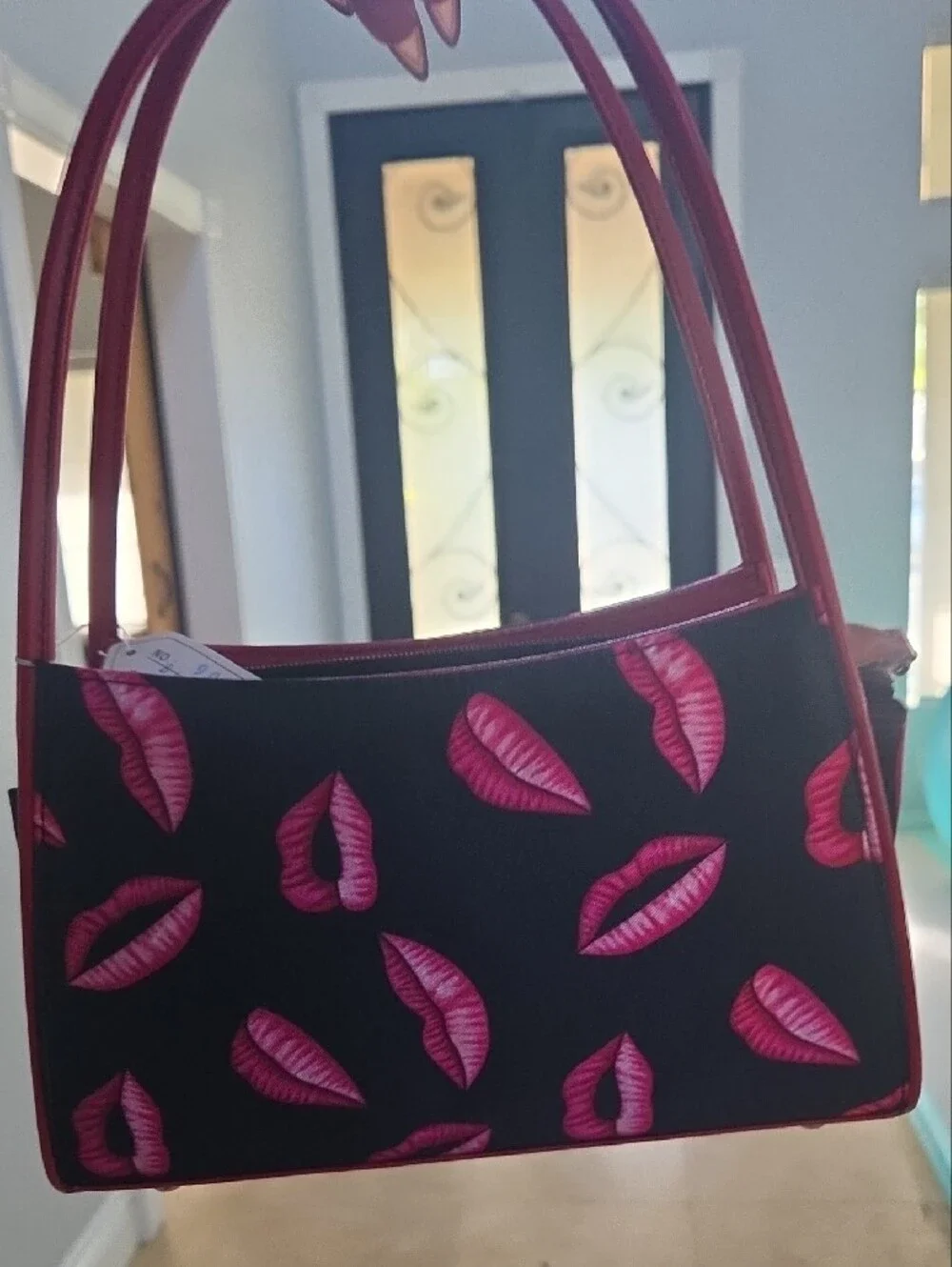 Black & Pink Lip-Print Shoulder Bag
